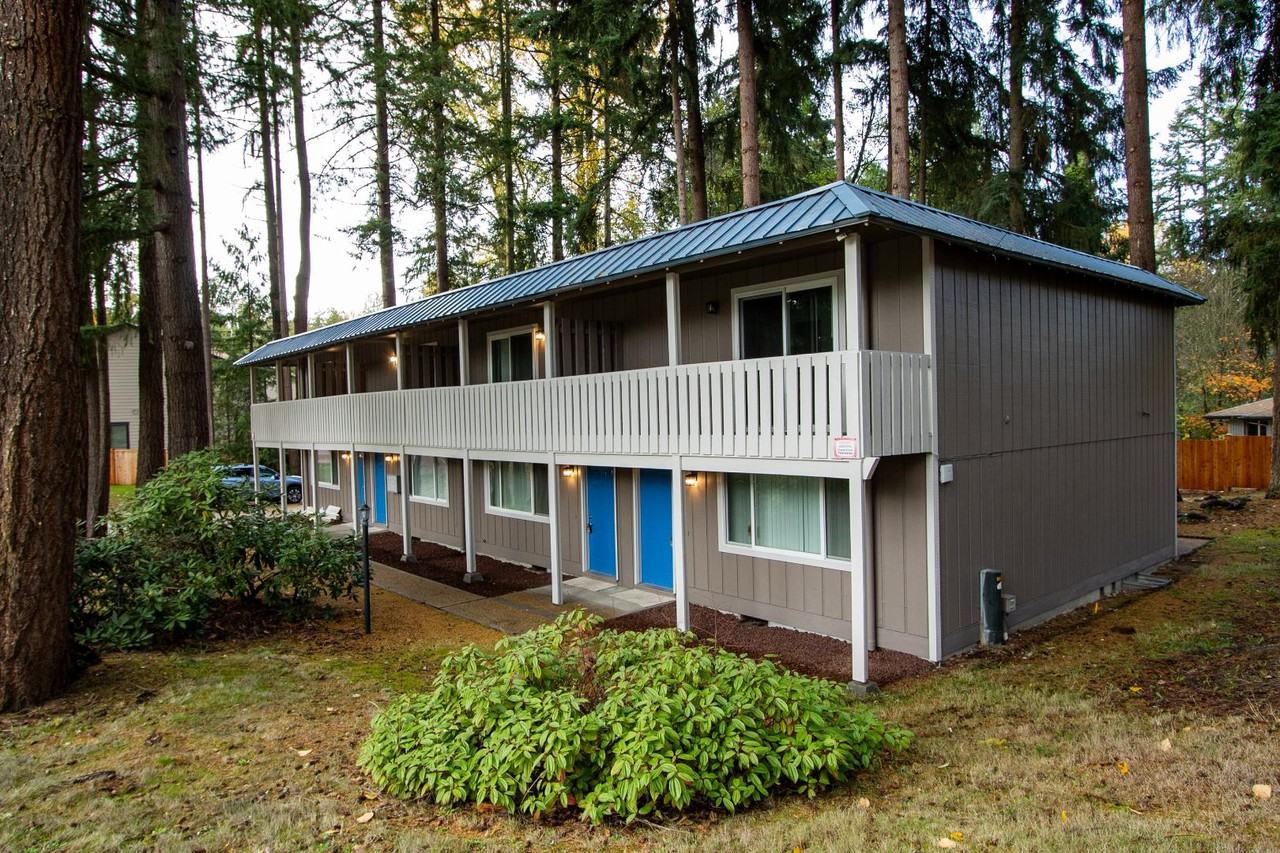 403 43rd Ave SW - Photo 4 of 5