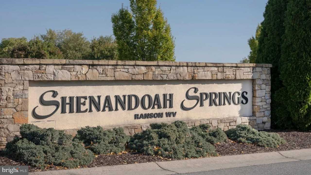 306 Watercourse Dr - Photo 2 of 23