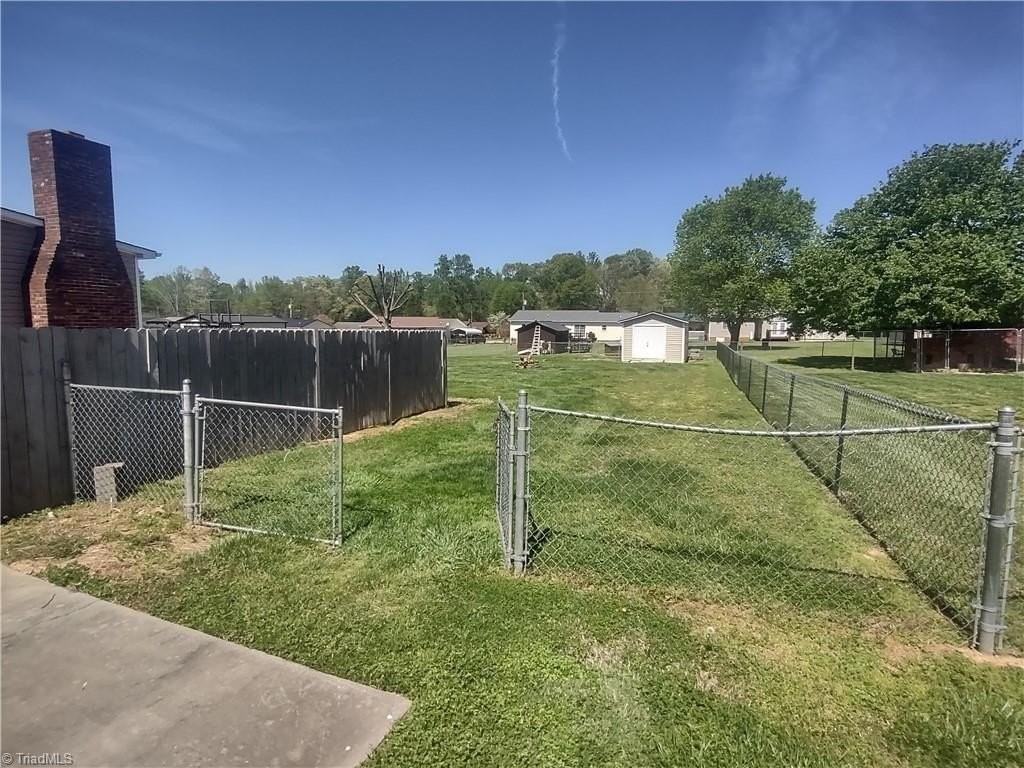 42 Kirk St - Photo 4 of 33