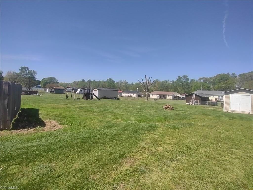 42 Kirk St - Photo 5 of 33