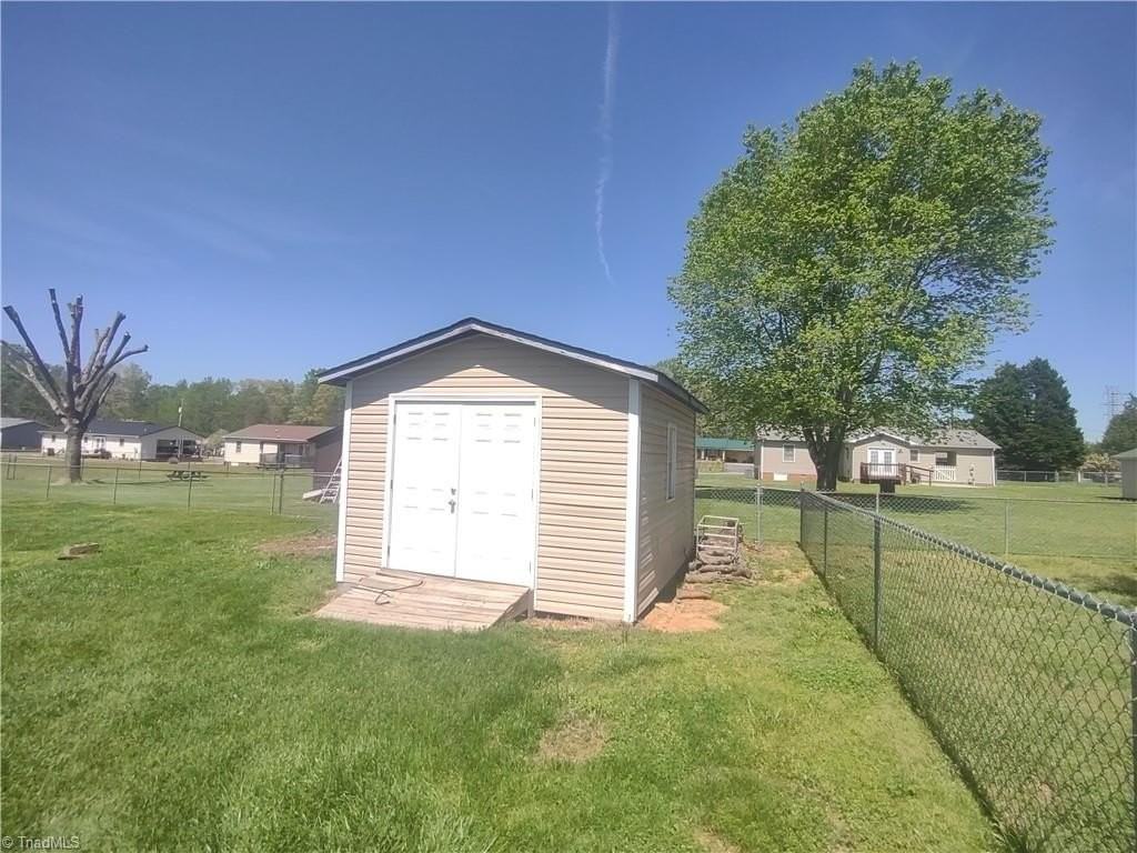 42 Kirk St - Photo 6 of 33