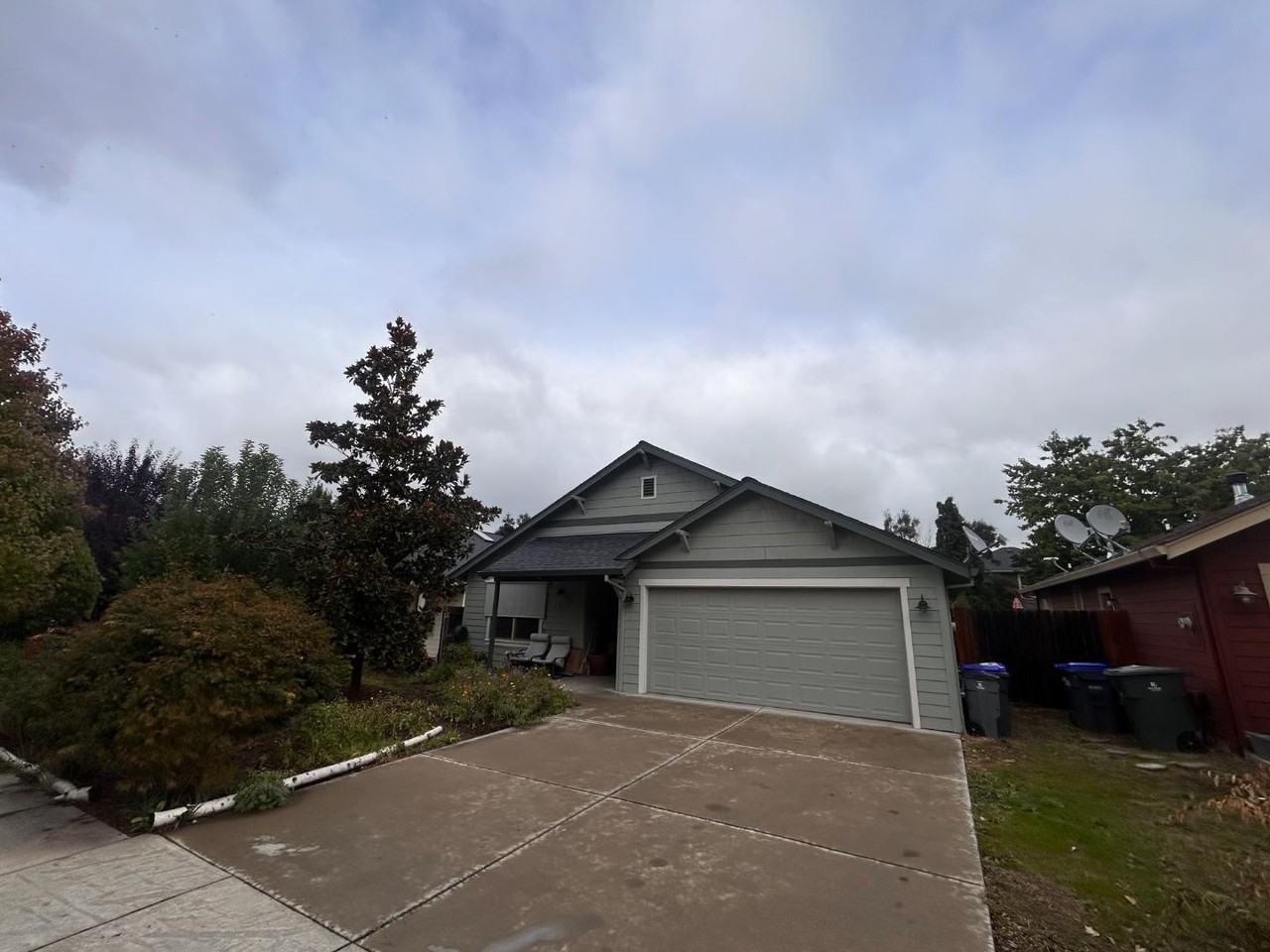 1033 Crimson Ct - Photo 2 of 11