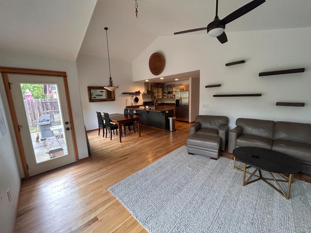 1033 Crimson Ct - Photo 4 of 11