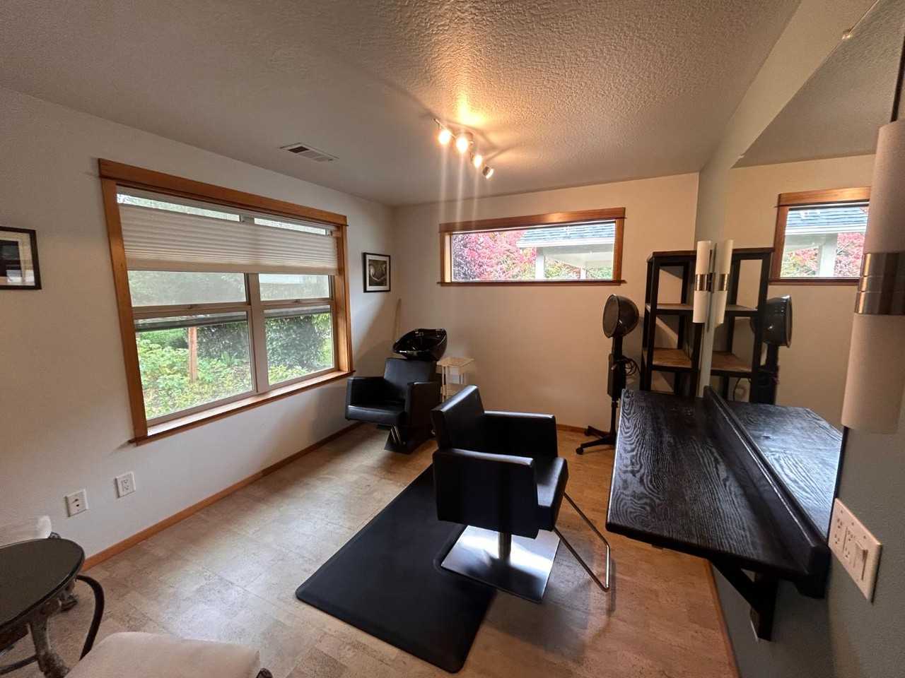 1033 Crimson Ct - Photo 7 of 11