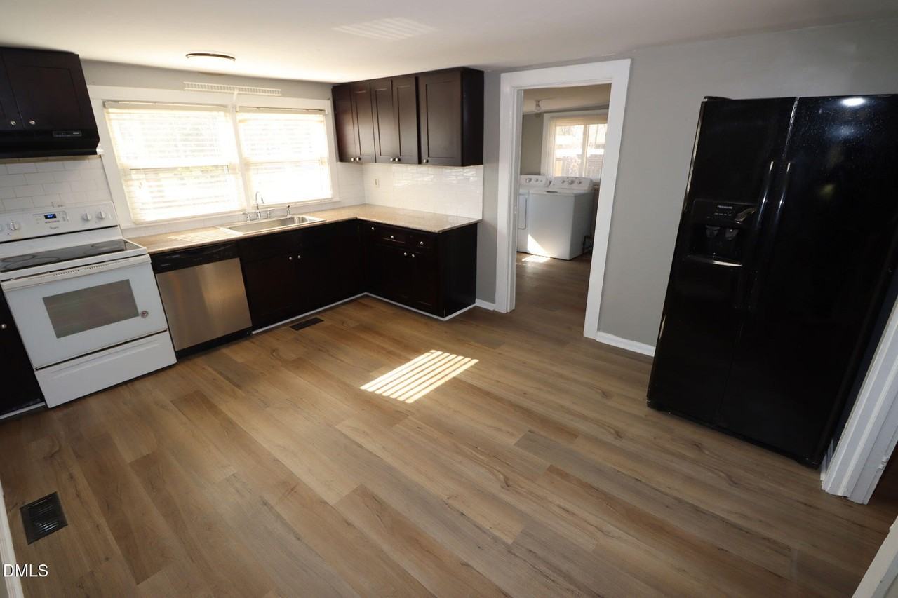 110 Emory St - Photo 3 of 22