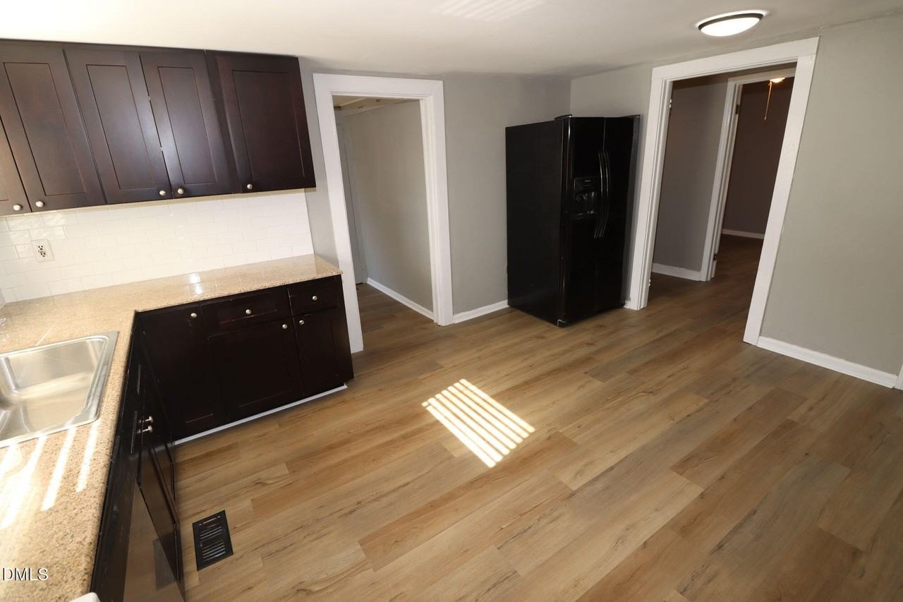 110 Emory St - Photo 5 of 22