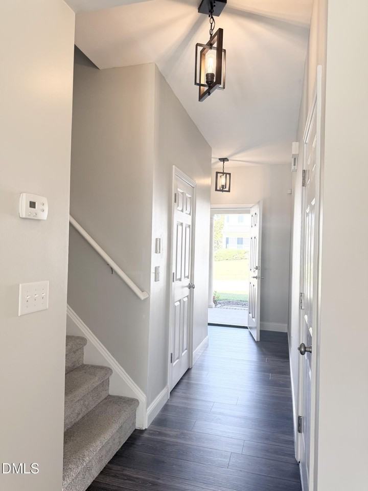 720 Stackhurst Way - Photo 5 of 35