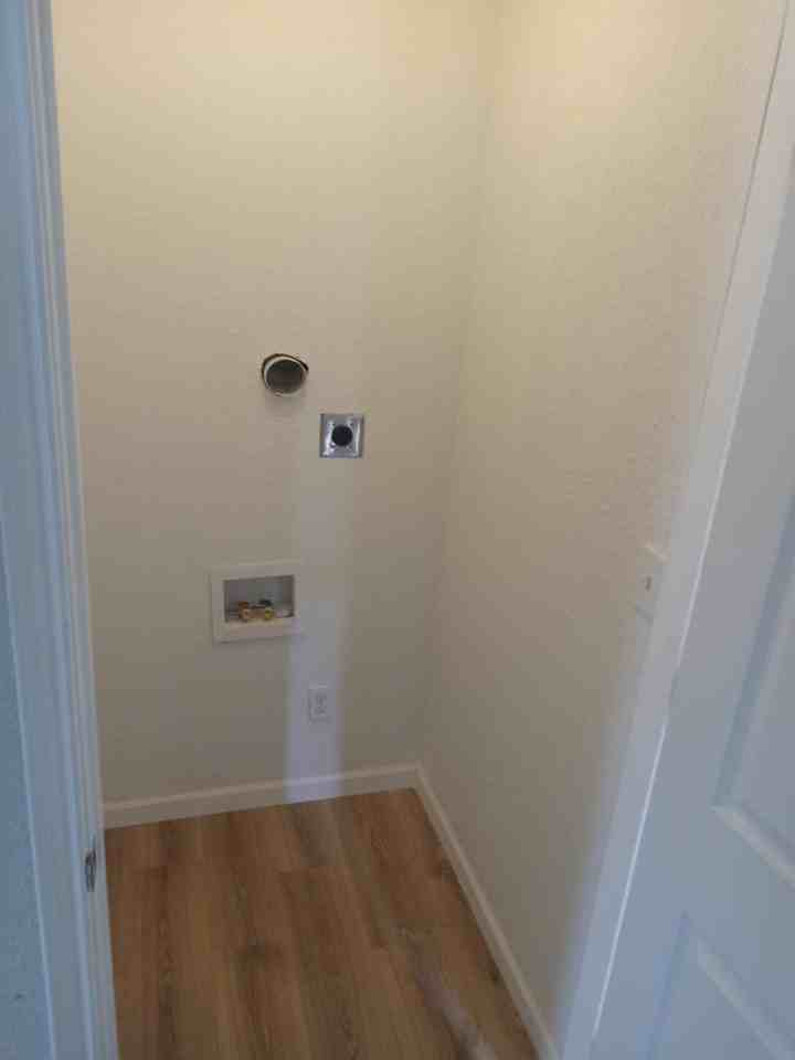 1123 N Carrizo St - Photo 2 of 9