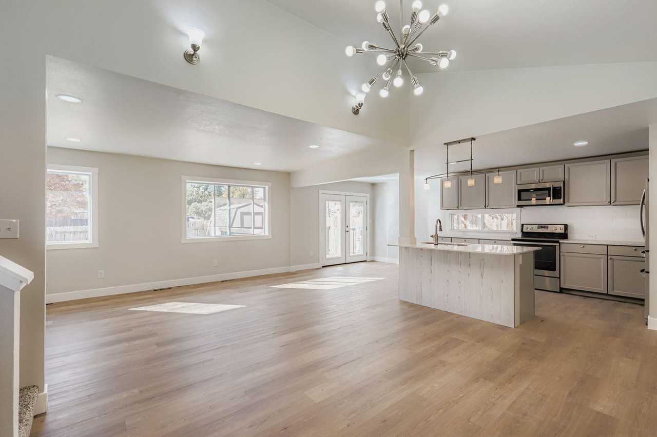 832 21st St Sw - Photo 3 of 11