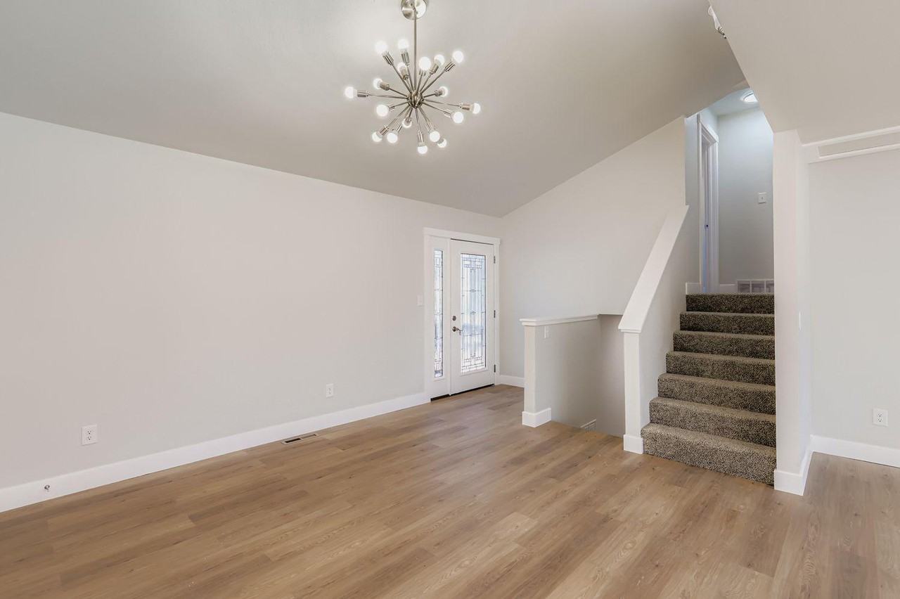 832 21st St Sw - Photo 5 of 11