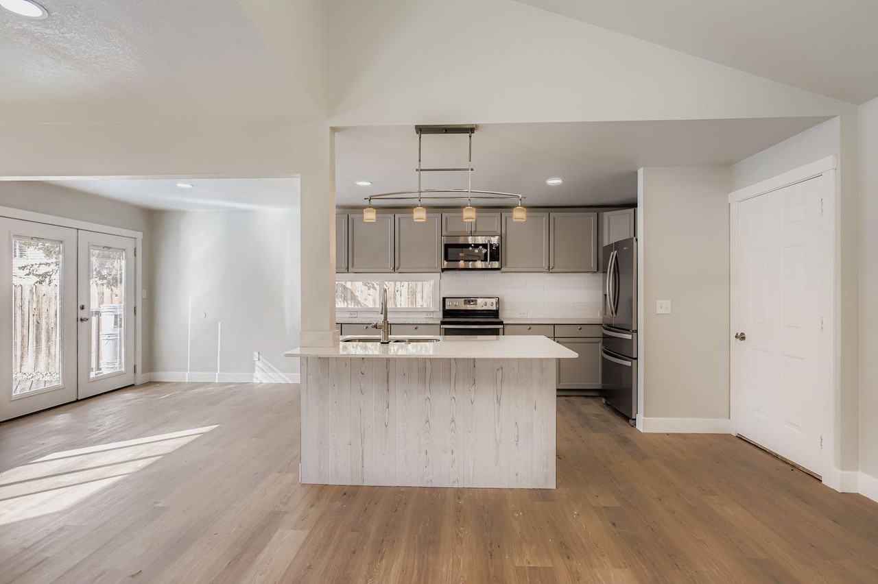 832 21st St Sw - Photo 7 of 11