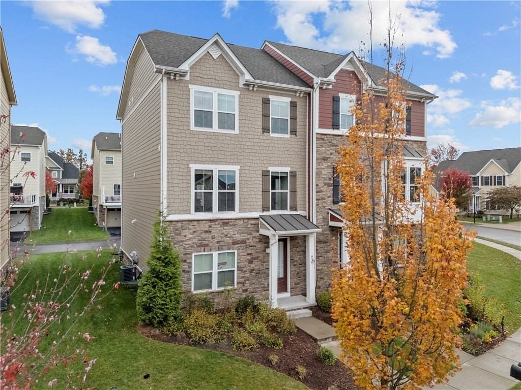 818 Oneida Cir - Photo 2 of 45