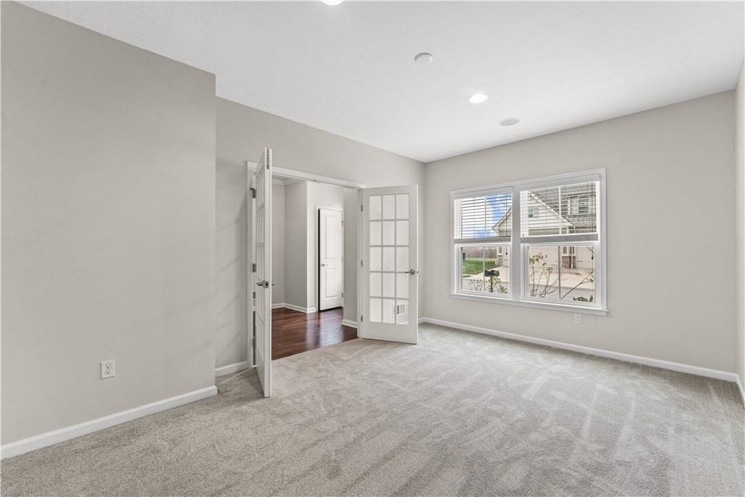 818 Oneida Cir - Photo 4 of 45