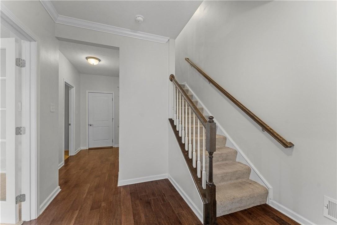 818 Oneida Cir - Photo 5 of 45