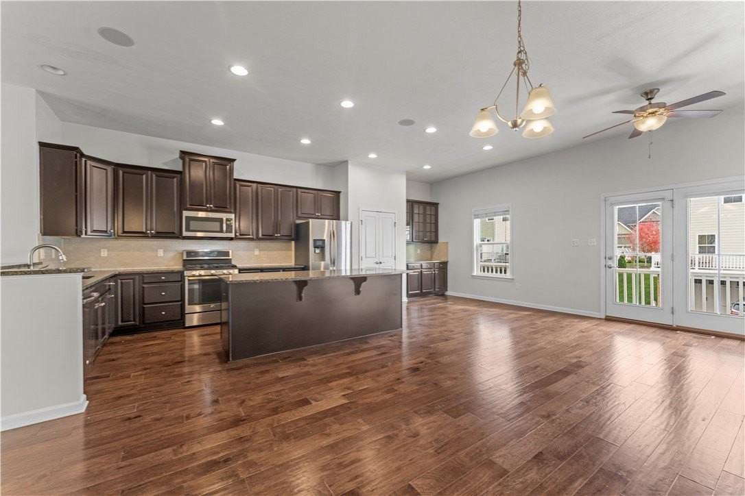 818 Oneida Cir - Photo 6 of 45