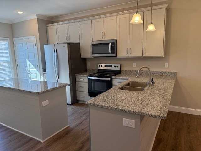 102 Riggins Ln - Photo 4 of 19