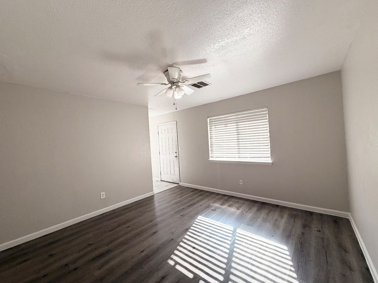 3737 E 27th Pl - Photo 3 of 8