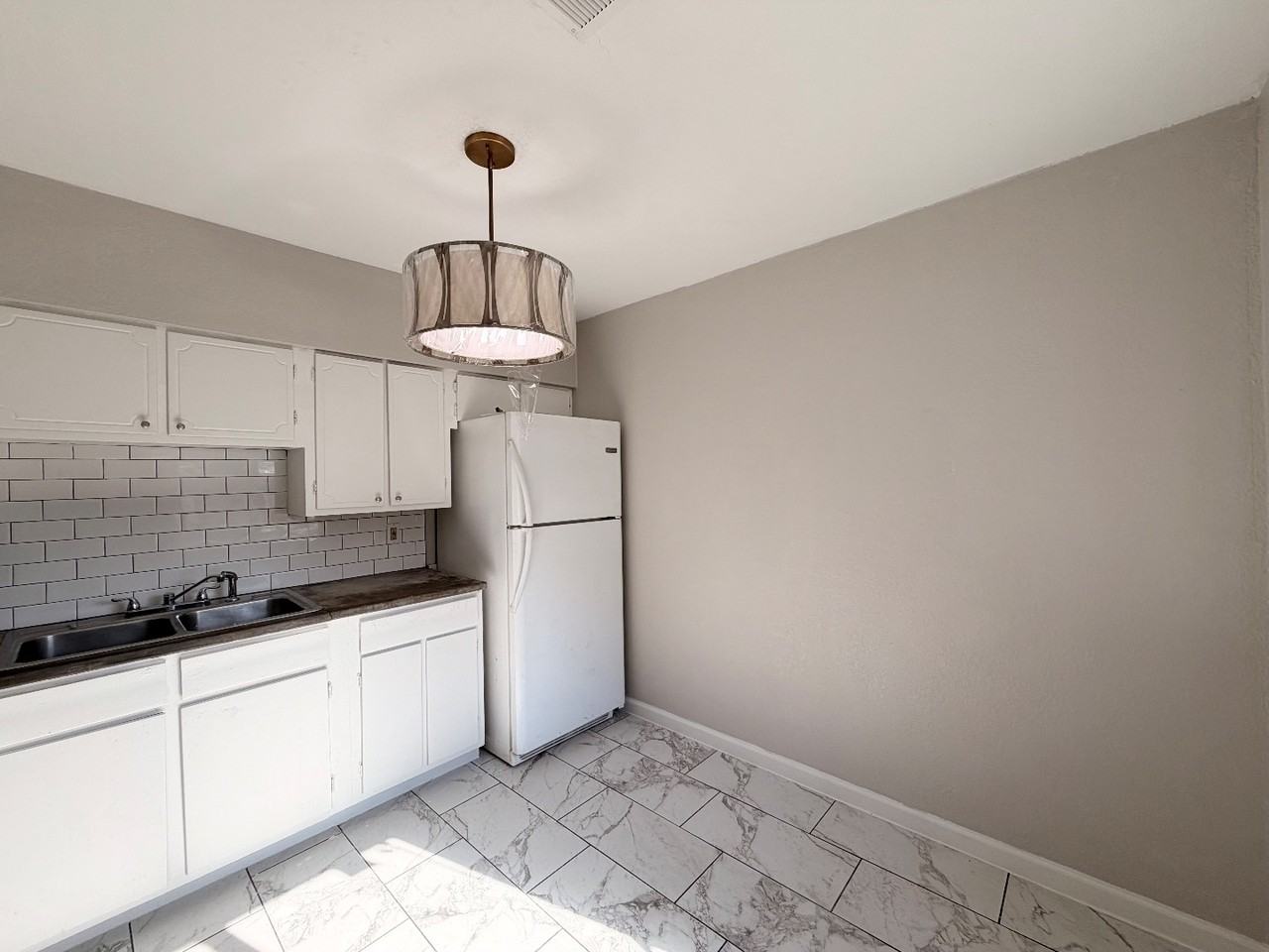 3737 E 27th Pl - Photo 4 of 8