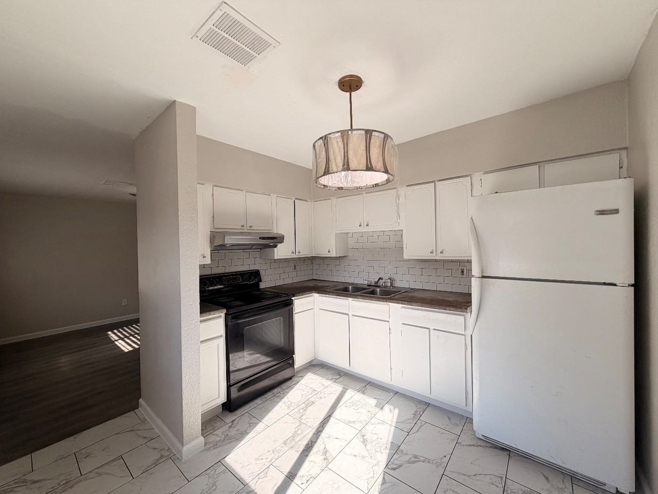 3737 E 27th Pl - Photo 5 of 8