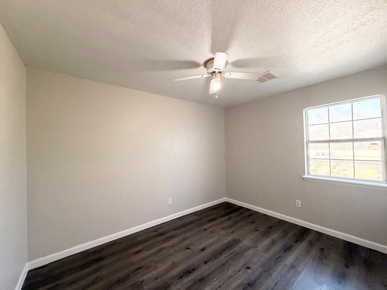 3737 E 27th Pl - Photo 6 of 8