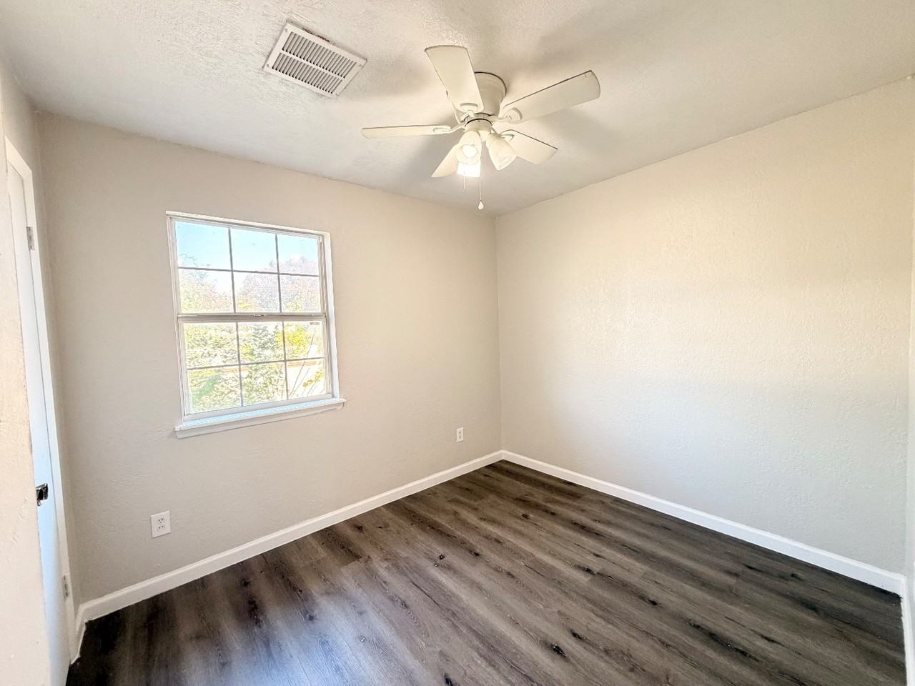 3737 E 27th Pl - Photo 7 of 8