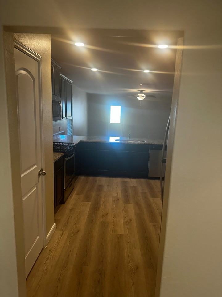 15027 Harbor Lndg - Photo 7 of 50