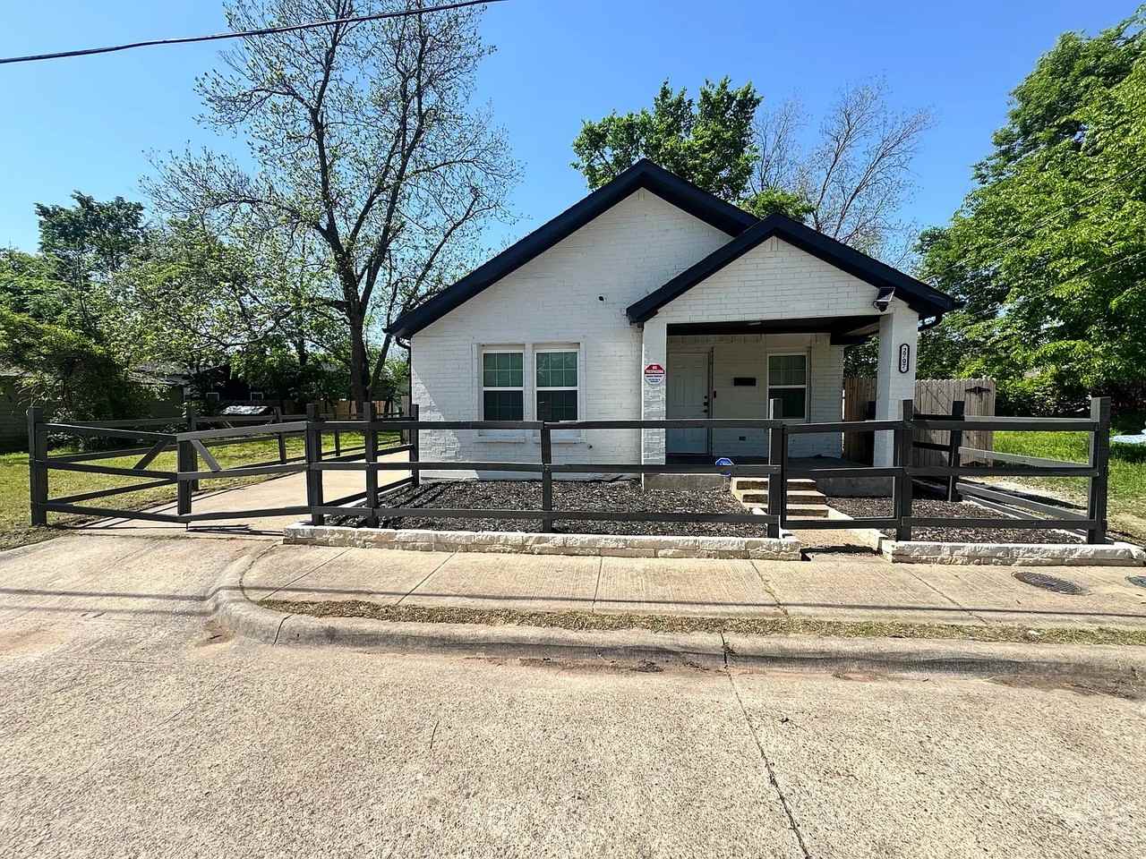 2707 Cross St - Photo 2 of 24