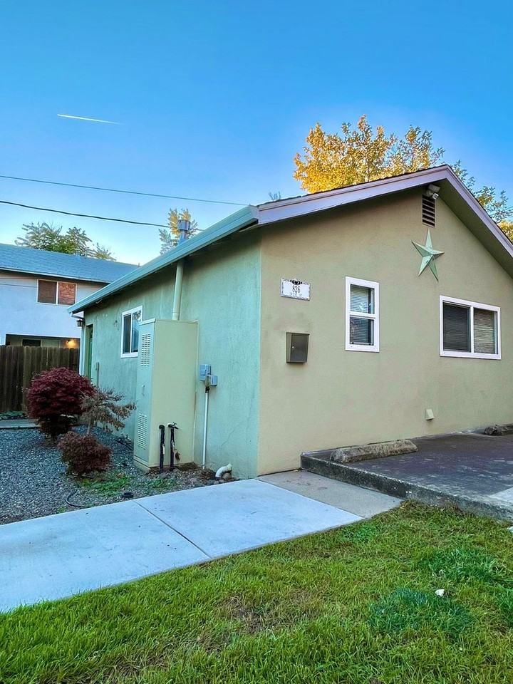 826 Orient St - Photo 3 of 16