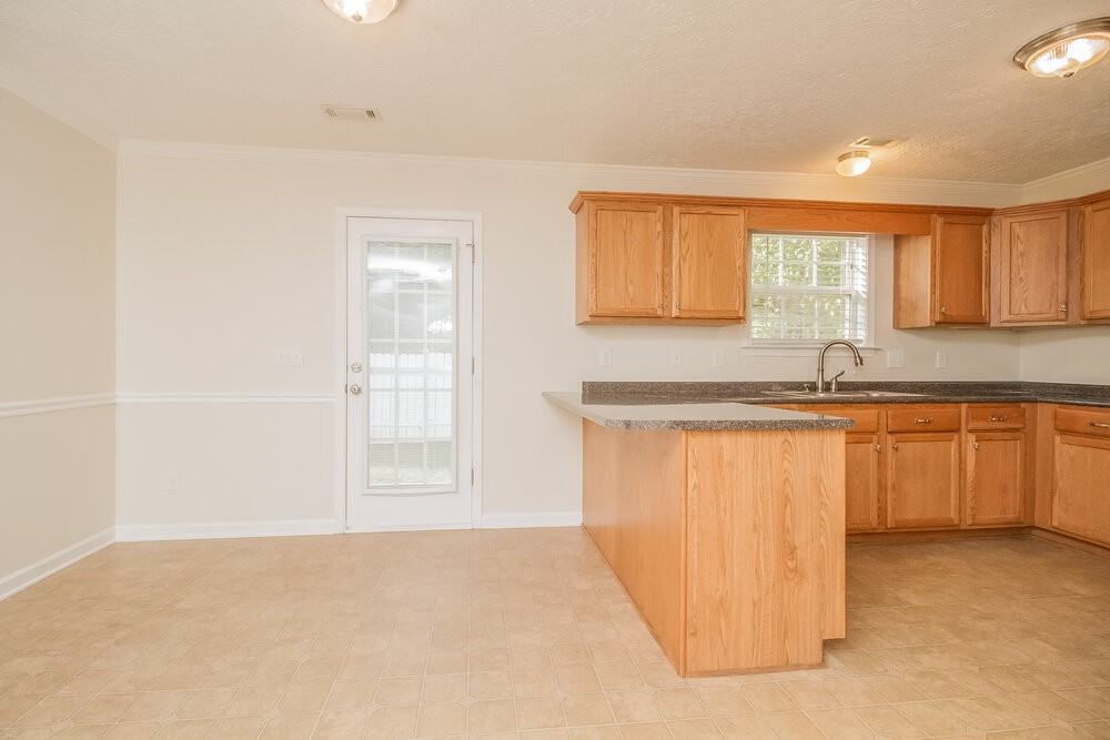 3155 Hardwood Dr - Photo 5 of 17