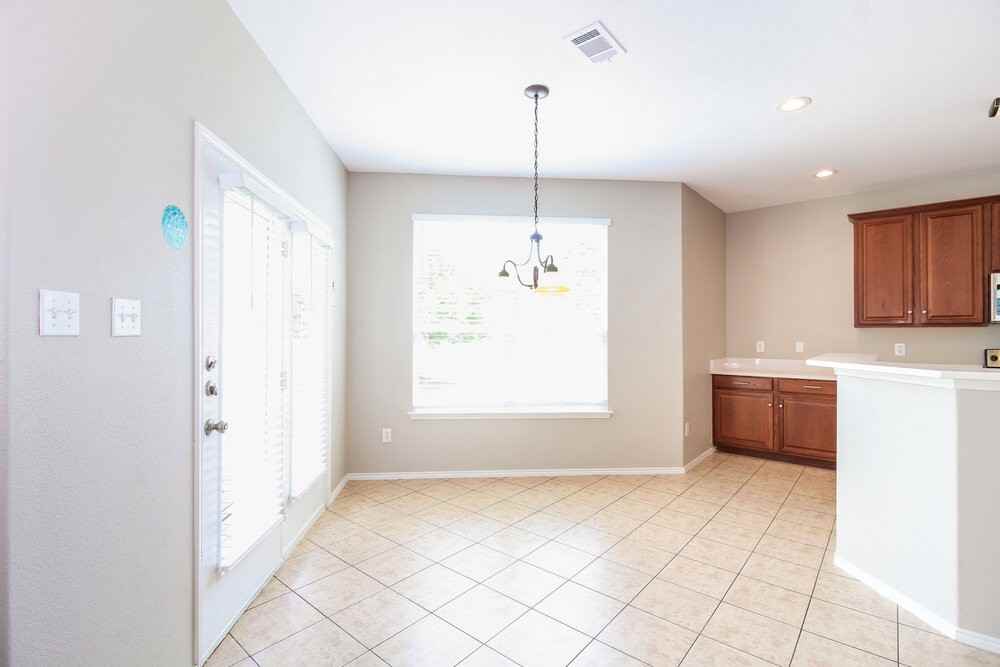 9916 Boston Harbor Dr - Photo 6 of 17