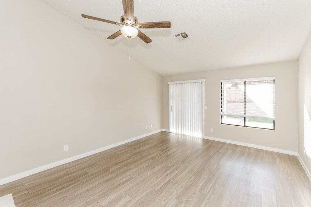 141 Emden Dr - Photo 4 of 16