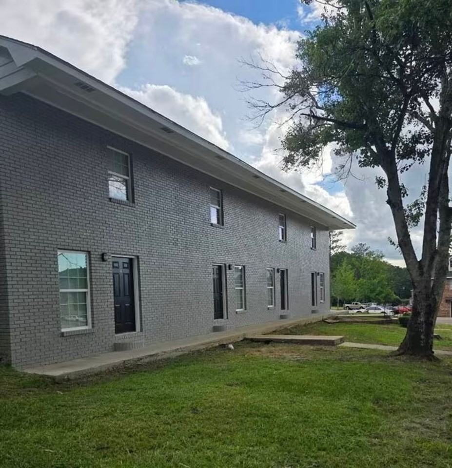 108 Ellis Drive - Photo 4 of 11