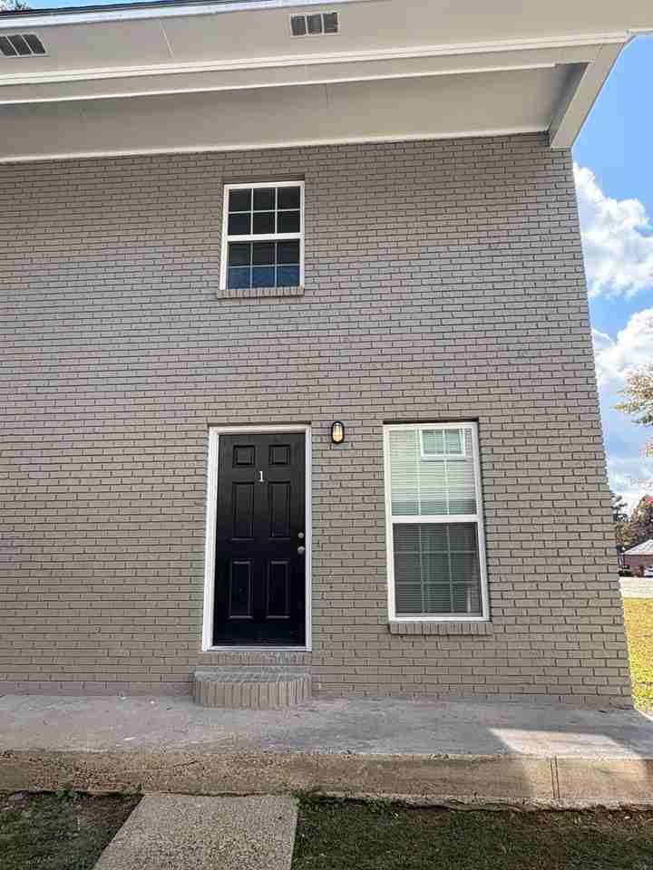 108 Ellis Dr - Photo 4 of 11