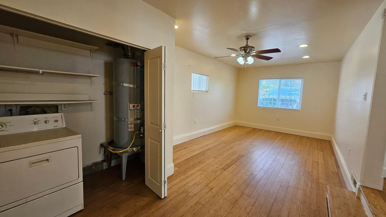 925 Palomas Drive Southeast - Photo 5 of 16