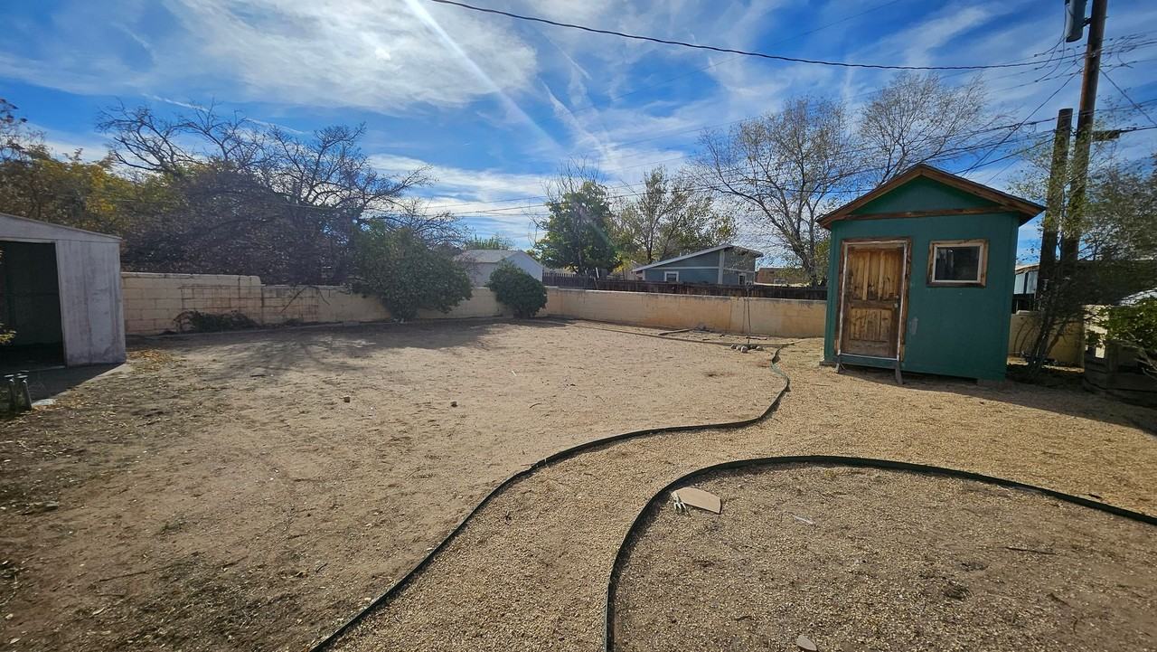 925 Palomas Drive Southeast - Photo 7 of 16