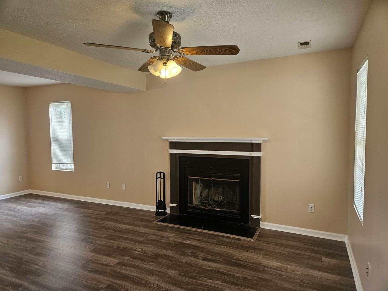 719 Emerald Court - Photo 3 of 22