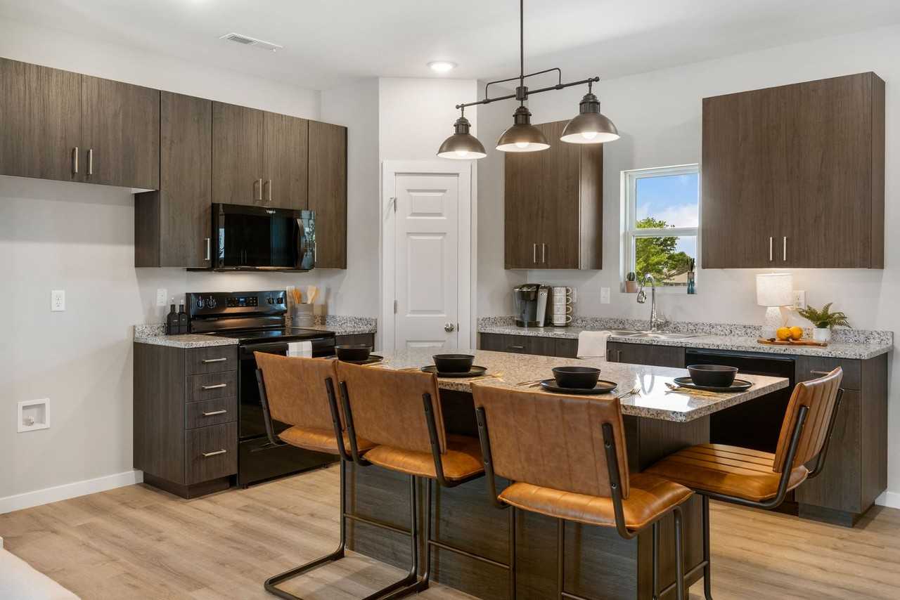 645 Vivian Street - Photo 7 of 37