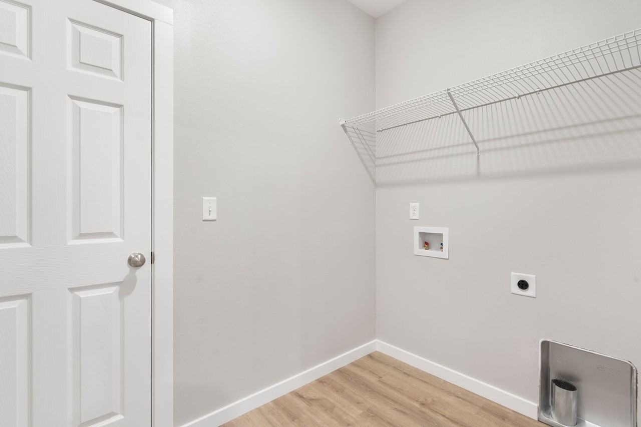 715 E Vivian St - Photo 6 of 37