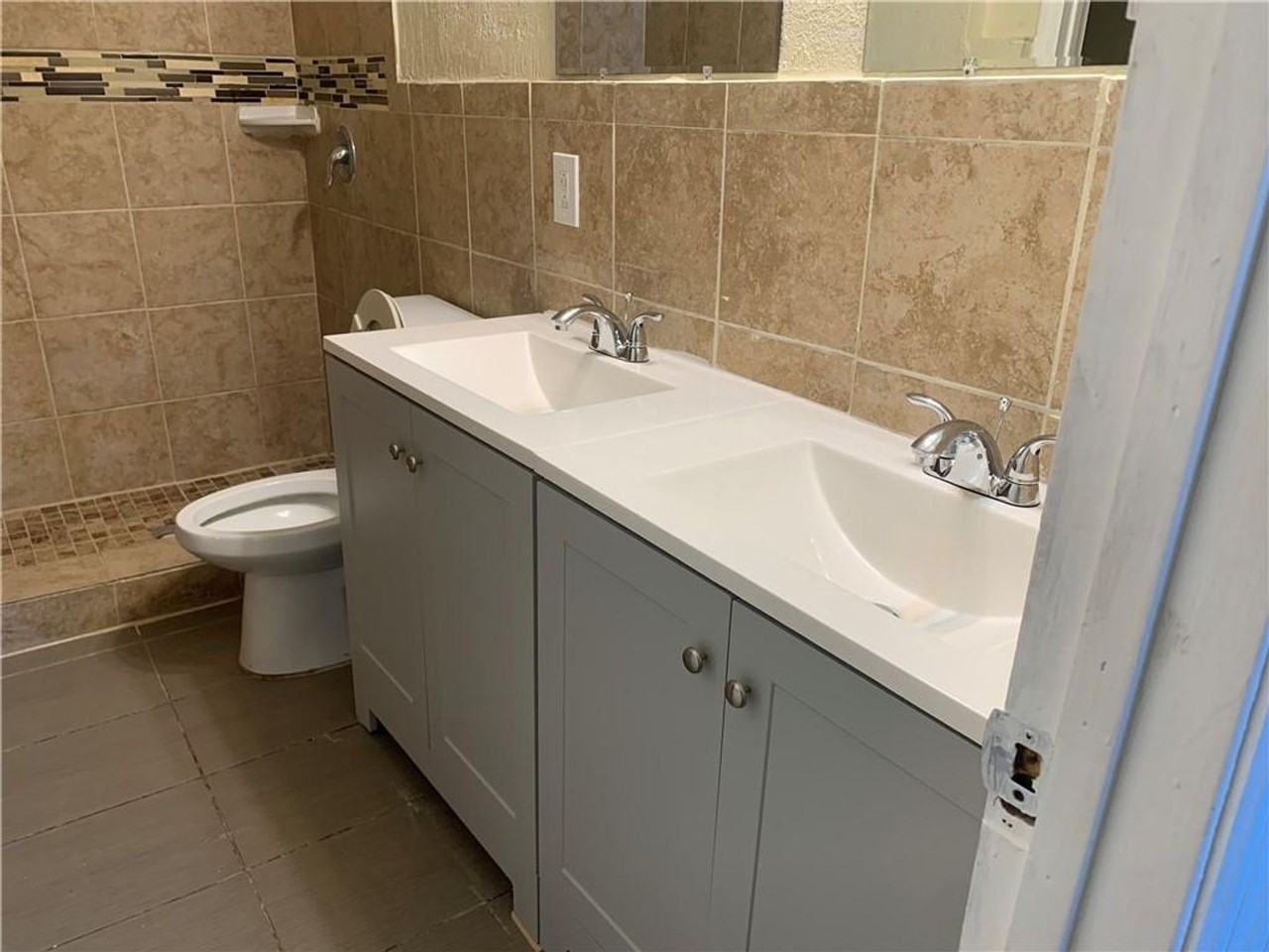 2701 Northwest 21st Street - Photo 3 of 17