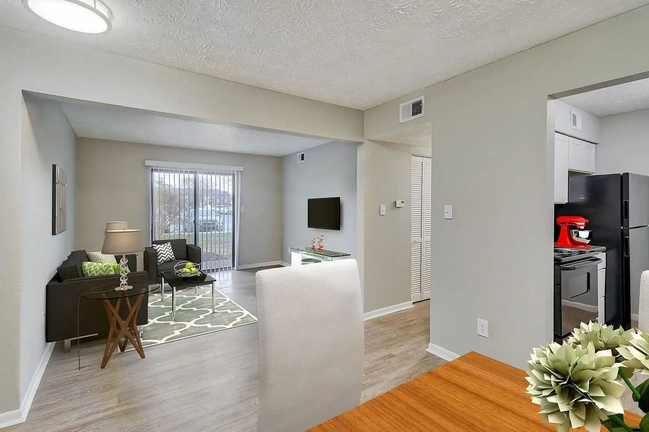 English Village Apartments - Photo 2 of 23