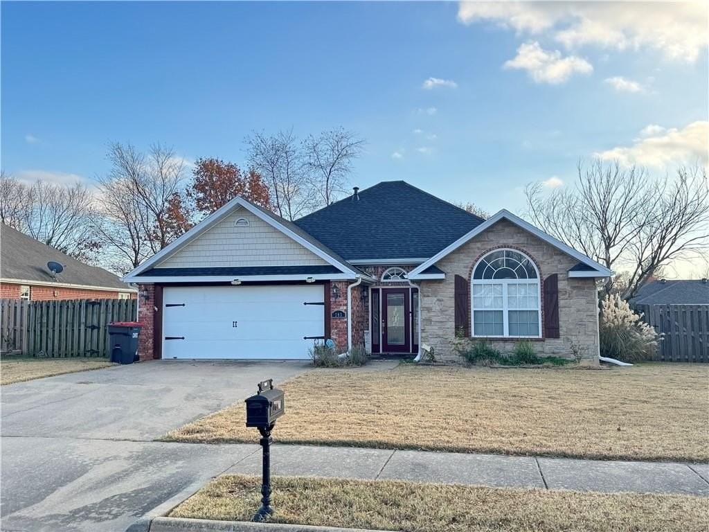 285 Carrington Ave - Photo 2 of 42