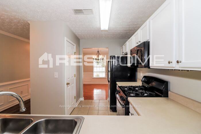 443 Topaz Dr - Photo 3 of 20