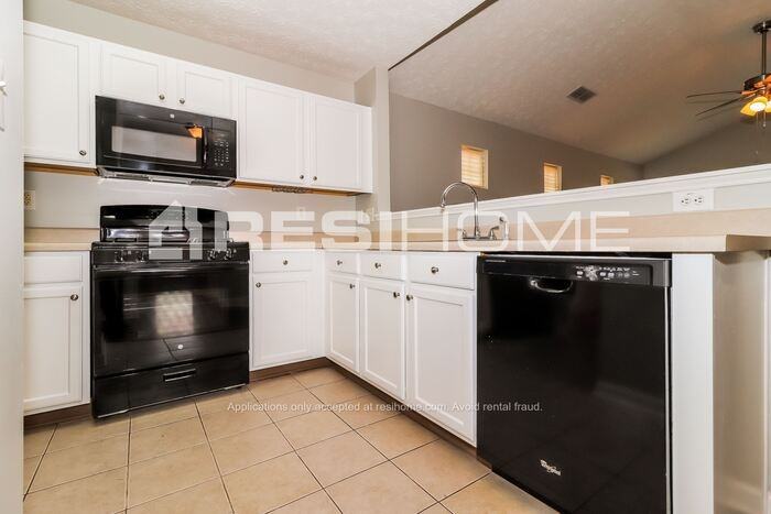 443 Topaz Dr - Photo 2 of 20