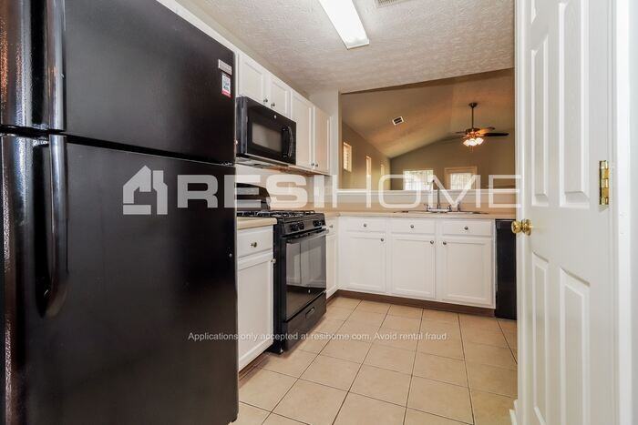 443 Topaz Dr - Photo 4 of 20