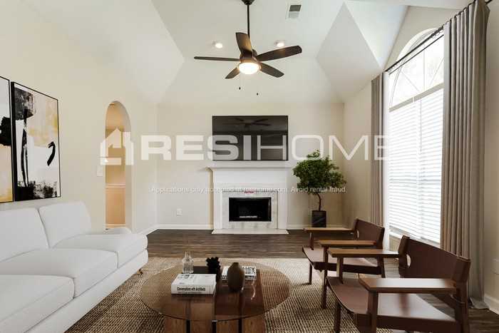 2106 Russet Meadows Ln - Photo 6 of 19