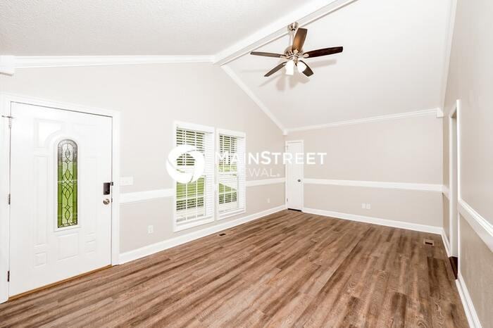 5712 Desoto Dr - Photo 3 of 16