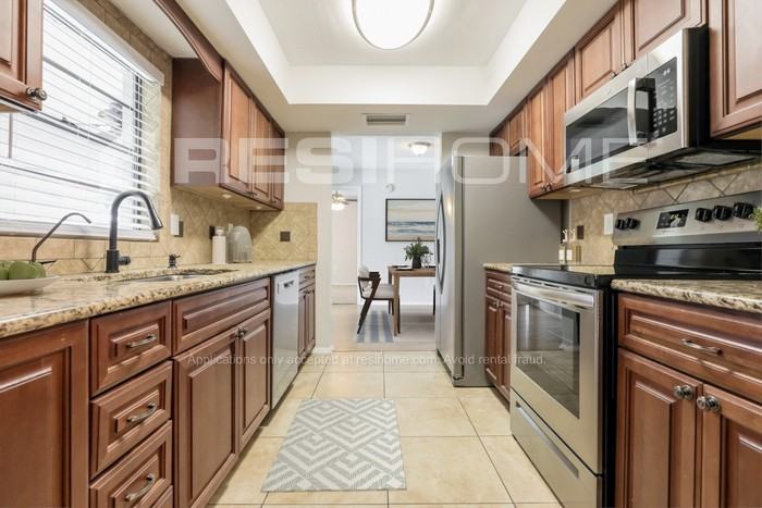 2442 Chisholm Cir - Photo 3 of 19