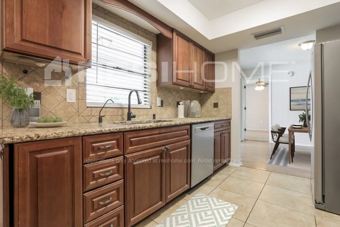 2442 Chisholm Cir - Photo 4 of 19