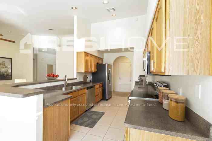 715 W Milada Dr - Photo 3 of 18