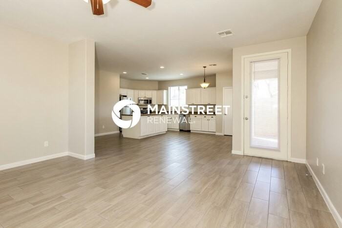 15460 W Canterbury Dr - Photo 4 of 18